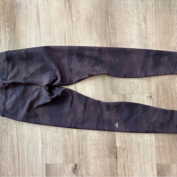 Alo Camo Leggings - Picture 3 of 7